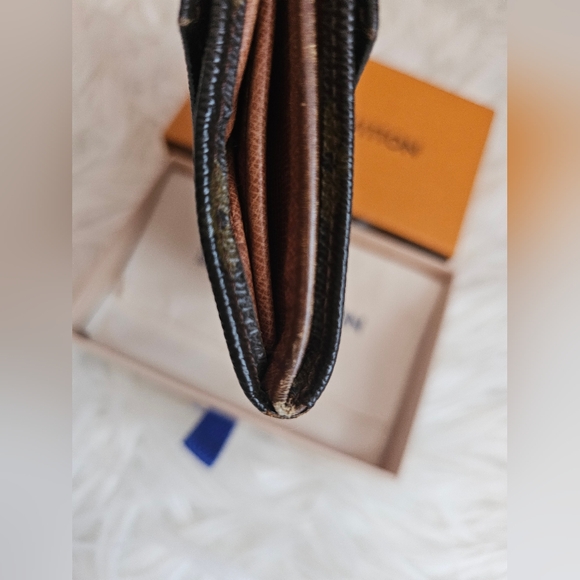 Louis Vuitton Vintage Compact Wallet. - Picture 7 of 16